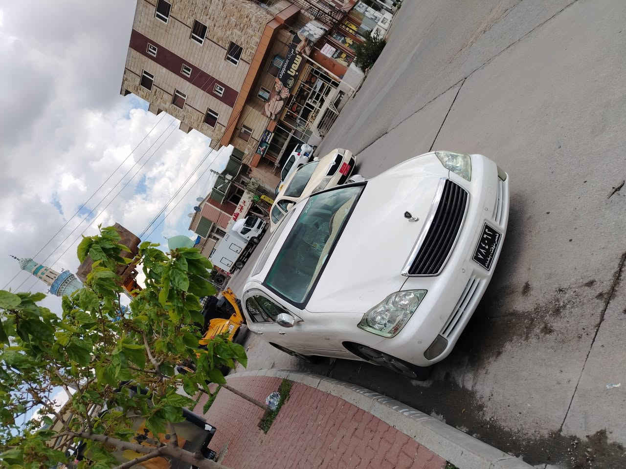 ڕۆیاڵ 2005 موس
بۆ فرۆشتن

180 بچوک بە بچوک 
یەک پارچە یابان 
سەقفی شوشەیە 
دوو دووگمەی سڵاید 
***********
