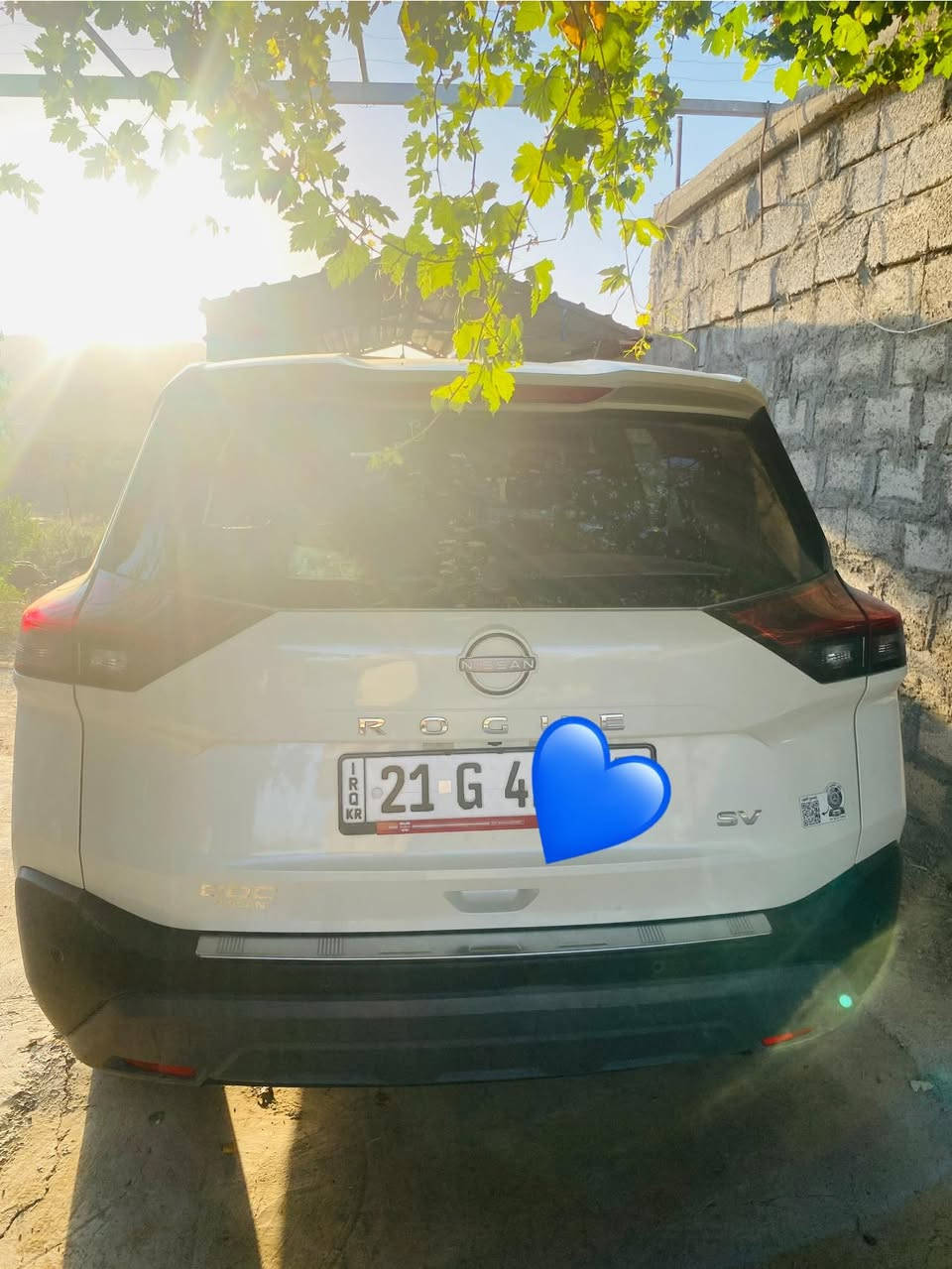 السلام عليكم روج نيسان 2023 رقم سليمانية ضررها شويه بالبونيد  وربع بالجاملغ الباقي كفالة كلين لون ابيض 
ماشية 30 ألف كيلو سياره مال جناي وحيل نضيفه 
السعر 175
للاستفسار ***********
