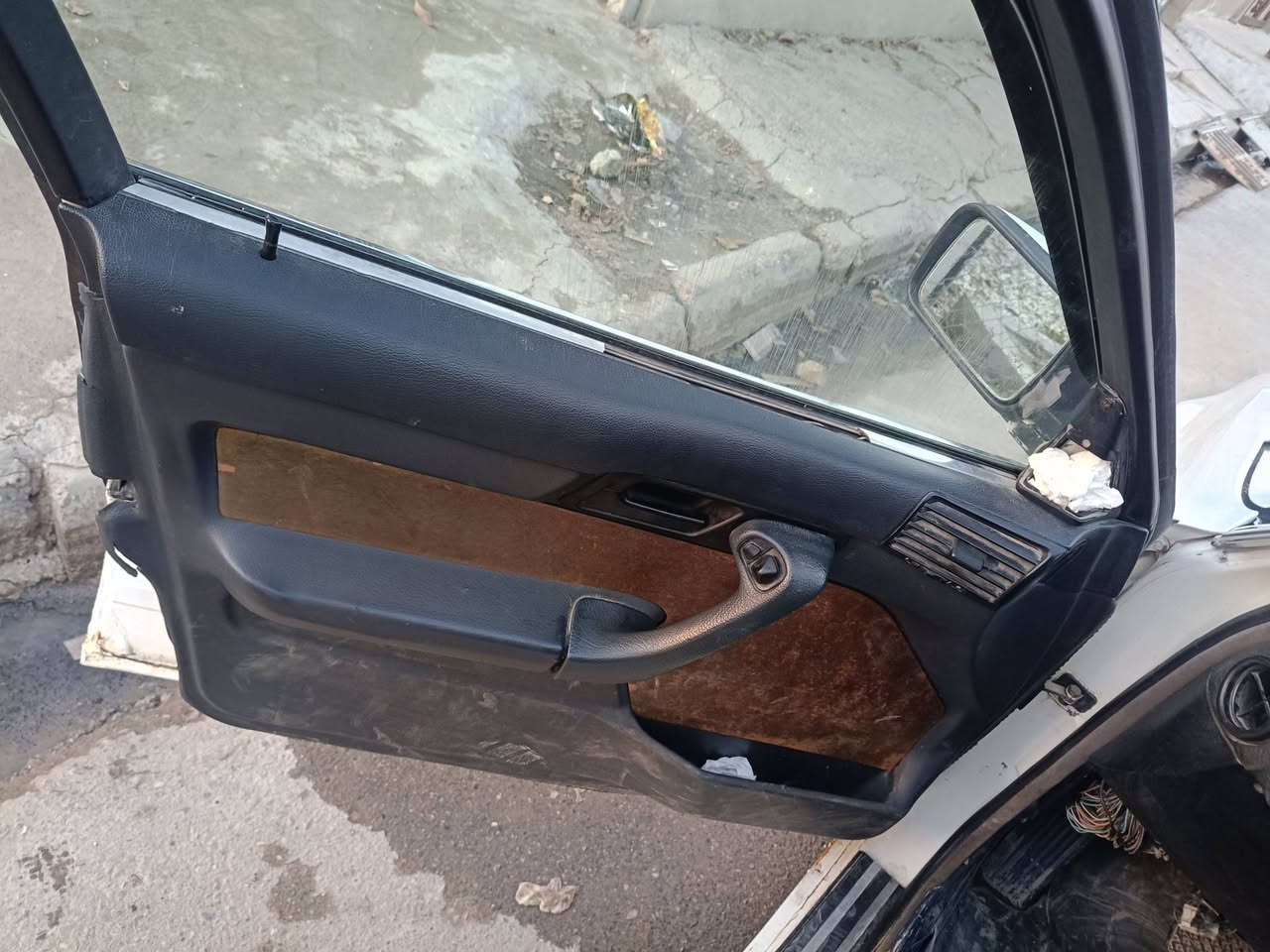 السلام عليكم بيئم موديل 92 محرك 525 كبس محرك بس بدايه صرف الكير توماتيك شرط صبغ عام جاملغات الورى بيهم معجون بس بدون حادث بصندوك جوم كهرب تنته رقم اربيل شرط التحويل والغرامات السعر 35 وبيها مجال العنوان موصل حي الانتصار تواصل ***********  ولا تسألني شبيها الشراي يجي يشوفها

