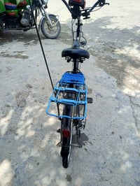 شباب هذا البايسكل للبيع سعر 125 بي مجال تواصل مع هذا الرقم 07818802334