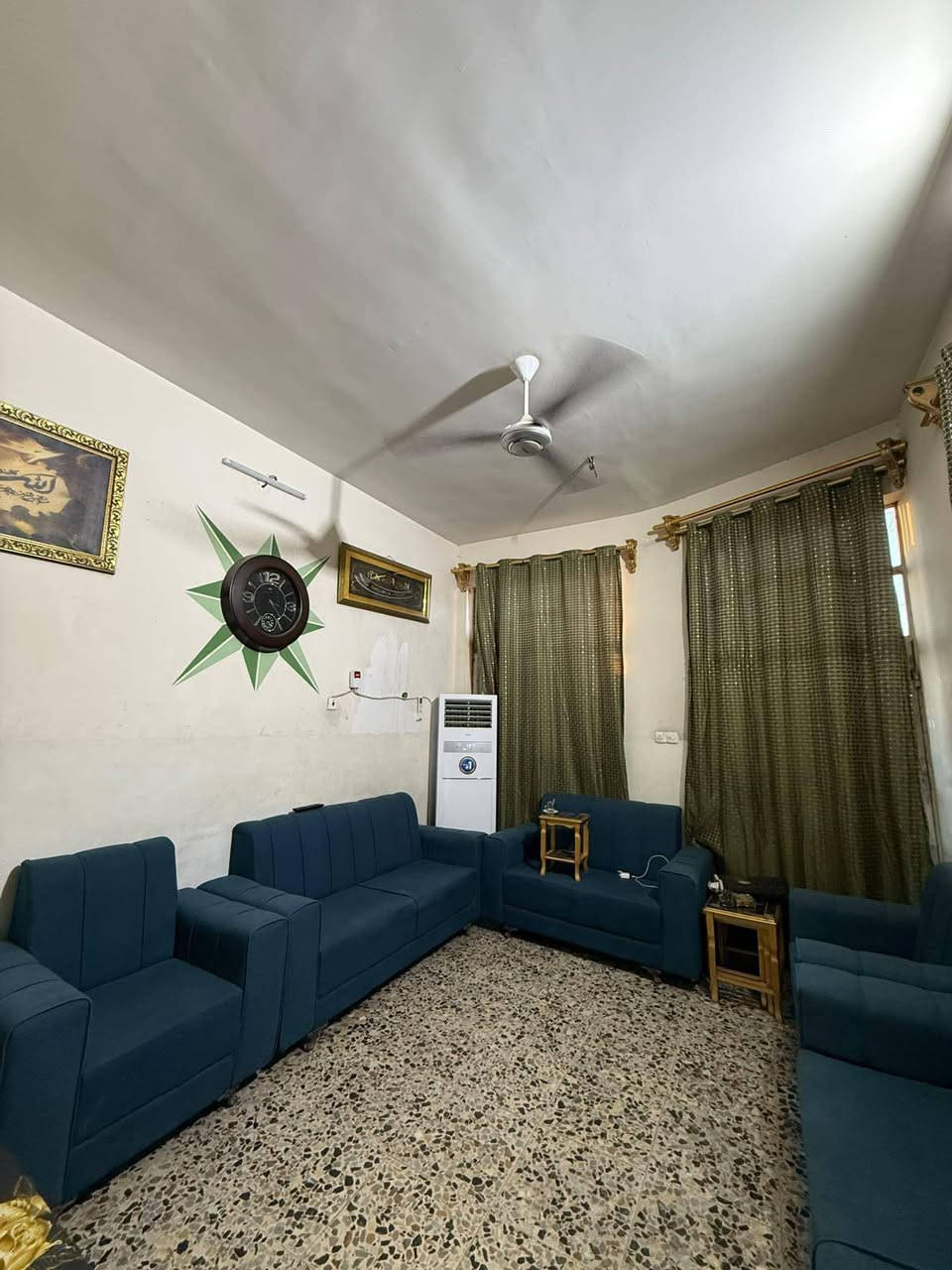 سلام عليكم
بيت مساحته (75متر) طابقين كامل مكمل البيت نفه مو محكم 5×15 + + تشجير 
عنوان البيت الحريه حي سلام نهاية شارع 20 خلف ملاعب  فنجان او مسبح بيت شوي بي نقوصات 
للاستفسار    
*********** نتشرف بيكم❤
