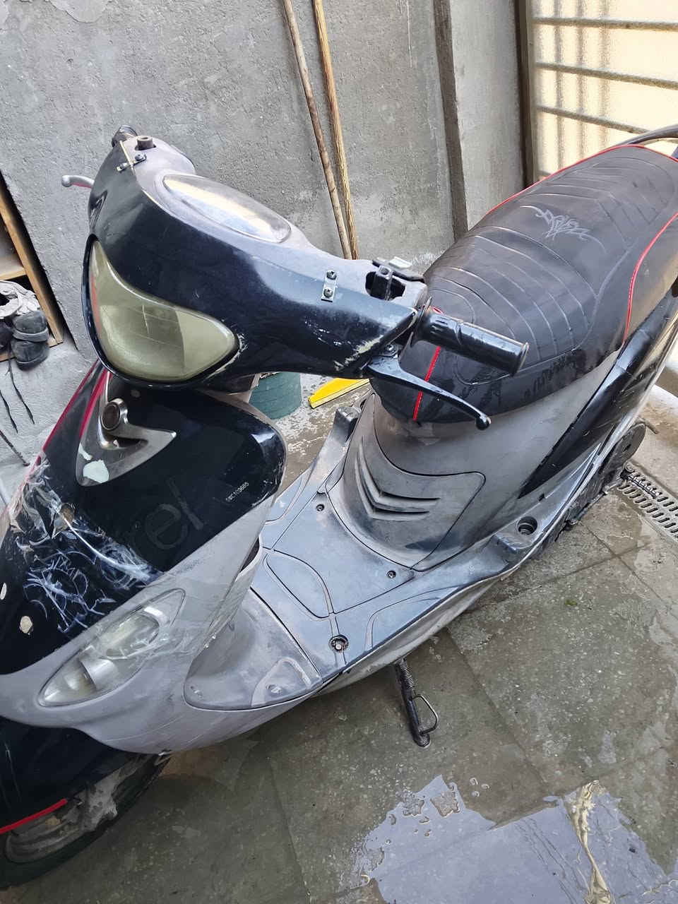 دراجة للبيع ماكس منغولي شغالة فول سلف وهندر السعر 450 وبيها مجال بسيط حك الجية العنوان البياع مواصلات 
الشرطة الرابعة ***********
