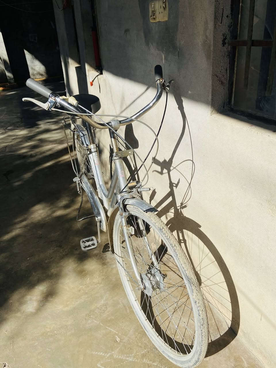 السلام وعليكم يوجد بايسكل حجم 26  للبيع گير داخلي نضيف حيل السعر 65 وبي مجال مكاني الشرقاط للاتصال ***********
