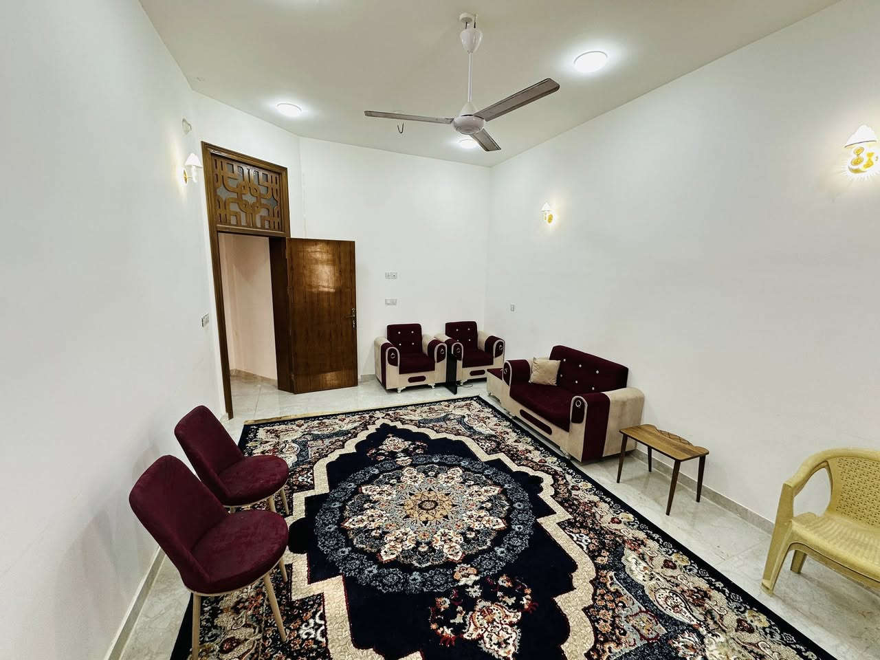 #دار للبيع__مطلوب 50 مليون قرض للأسكان يسدد شهرياً 320 الف

🏡دار للبيع _طابو صرف _حي الأمام قرب المستوصف
  الموقع // حي الأمام __ قرب المستوصف __يطل ع ساحة 
المساحة // 200متر (10✖️20) 

               ✅بناء حديث درجة أولى✅
 
يحتوي الطابق الأول  ع// غرف نوم 2 ➕هول➕مطبخ➕مجمعات صحية2 ➕كراج سيارة 🚙 
الطابق 2 // 2 غرف نوم ➕مجمع صحي ➕هول
الطابق 3 // غرفة نوم 🛌 

  🏫📚نستقبل جميع عروض البيع و ترويجها بإعلانات ممولة 
      للمزيد من التفاصيل الاتصال او المراسلة خاص 

حجي حسن السعيدي            ***********
علي السعيدي ***********_ ***********
حسين السعيدي ***********_ ***********

 📍موقع المكتب  📌 الحله - حي الأمام علي
قرب مول حي الأمام علي (ع) _مقابل صيدلية الوافي
