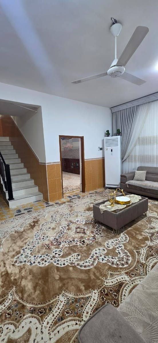 السلام عليكم بيت للبيع
في الرمادي التأميم القادسية الثانية قرب ام شهد 
البيت طابقين 4 غرف ومساحته 240م طابو صرف 
معروض للبيع وبسعر كلش مناسب 
للاتصال والاستفسار : *********** / ***********
