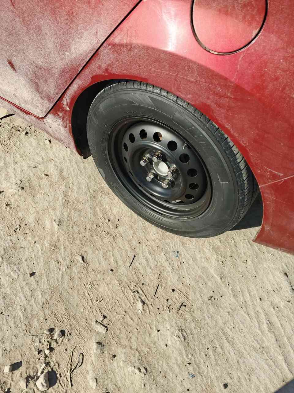 سلام عليكم وياله حجم ١٥ اصليات معه تخم تاير نضيف مطلوب مراوس بويل كب ***********
