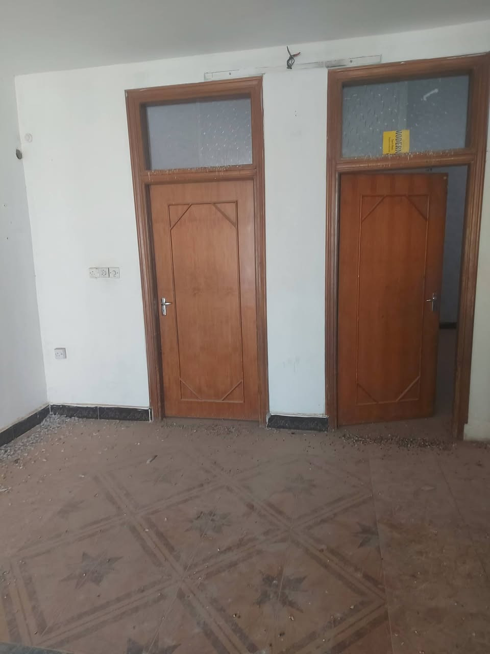 السلام عليكم دار للبيع ثلاث طوابق مساحته ٧٧ونص الكاظميه منطقة الشيوخ بصف الركن موقع تجاري سكني كل طابق معزول عن الثاني للاستفسار عل خاص او اتصل 
***********
