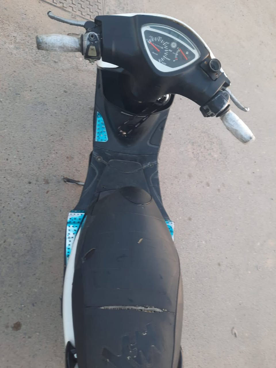 دراجه ماكس سعر 300 وبيه مجال عندي بس كابريتر تخربط اشغله لك بس من دوسله طخرب وتطفه رقم هاتف ***********
