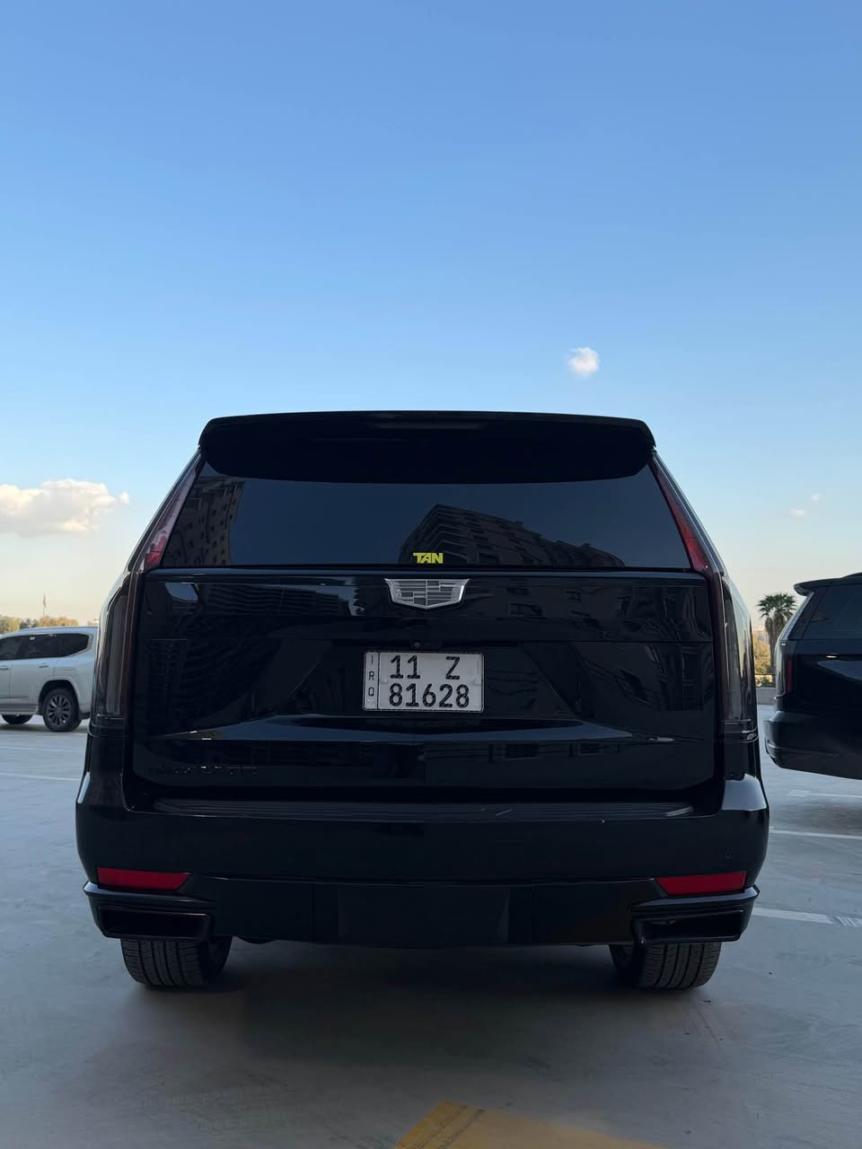 كاديلاك اسكاليد  2021 للبيع او مراوس لاندكروز vxr
وارد امريكي دخول جديد صار 5 اشهر بالعراق 

مكفولة  بجم كبس حادث باب ونص عكس سايق

مشي امريكا 72 الف حاليا 87 الف كيلو 

 حتى بانزين محسن شادله جهاز

گير محرك بشرط مامفتوح جديد مكفوله

المواصفات 

سماعة

تشغيل عن بعد  
 
اوتو بارك 

٣شاشه

‏‎5 كاميرات

‏‎5 بصمات

فور ويل

كشن رجاج 

داتا شو 

بانوراما 

لايت زنون عالي ناصي ٥ عدسات

‏‎4 شاشات بالدشبول والسقف والكشنات

تحكم بريك 

جنطه ذكيه جلاق

رادار تحديد مسار

رادار خلفي

رادار امامي 

رادار جانبي 

كشن تدفئة وتبريد سايق وراكب

كشنات خلفية تدفئة

مري شفط 

اشارة بداخل المراية

كشنات جلد 

كشنات خلفية منفصل VIP

علامة كاديلاك ضوئية بالدعامية الخلفية

الكشنات كهرباء 

ذاكرة ميموري ستيرن وكشن

قاصه 

ويل ٢٢ 

وبعد بيه مواصفات هواي سياره 

مكان سياره بغداد 

الاستفسار 
‭0775 044 4457‬ بغداد, العراق
