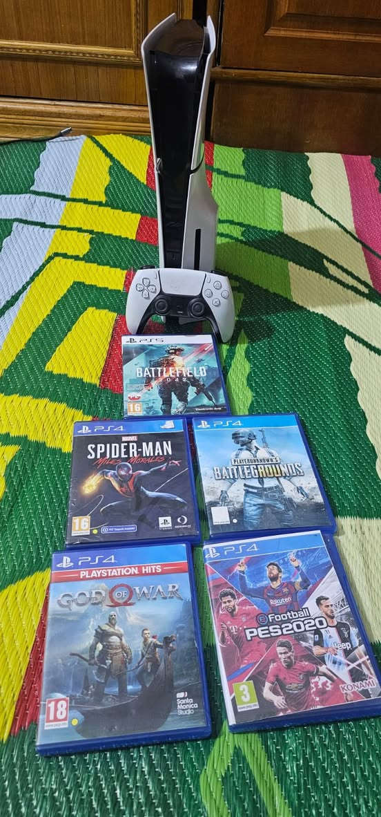 بلي5 سلم ذاكرة تيرا كامل ملحقات عدا كارتونة
يجي ويا يده و5 العاب اقراص موضح بلصور//متوفر توصيل  
موجود جوستكات فور وفايف للبيع


**إذا كنت صاحب هذا الإعلان وتريد حذفه لأي سبب، رجاءا أرسل رسالة إلى الدعم الفني**