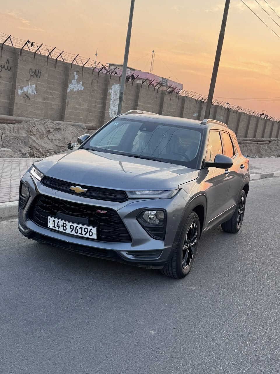 السلام عليكم سيارة للبيع او مراوس ( تريل بليزر ) موديل 2022
السيارة فول عدة الفتحةLT / السيارة  مكينة 1300توربو 
حدثها كلش بصيط بنيد فقط بدون دواخل /السعر 138  بيها مجال 
 • بصمة 
 • تحكم ستيرن جهتين 
 • كشن كهربائي
 • شاشة كبيرة 
 • تحديد مسار 
 • سايدبريك دكمة 
 • مثبت سرعة 
 • بعد هواي مواصفات بيها / للستفسار اتصال 
 • ***********
مكاني بصرة / الزبير 
#الجميع
