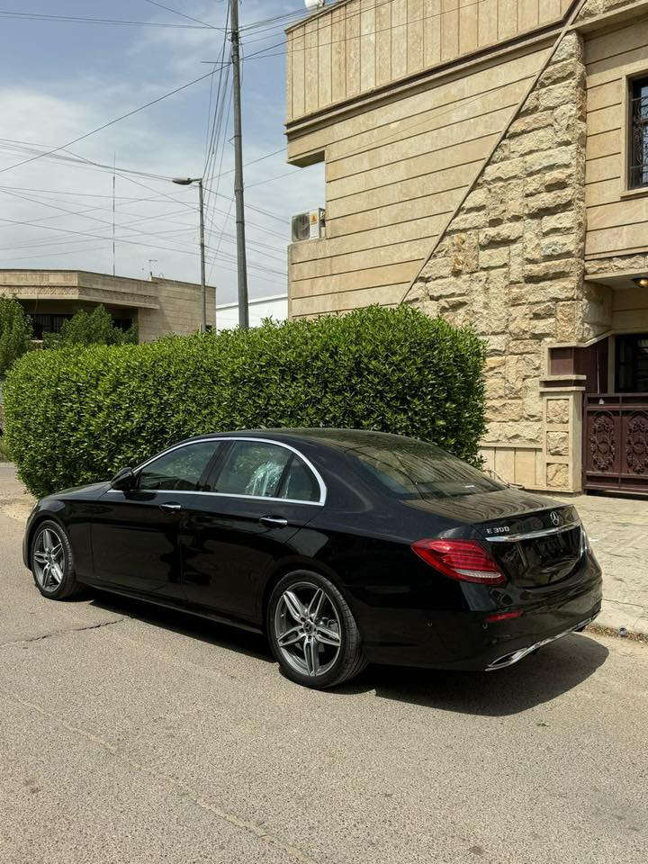 السلام عليكم
E300 
80mile 
وارد امريكي 
صبغ دعامية فقط اماميه 
كت amg بلادي اصل 
السعر 26 
***********
