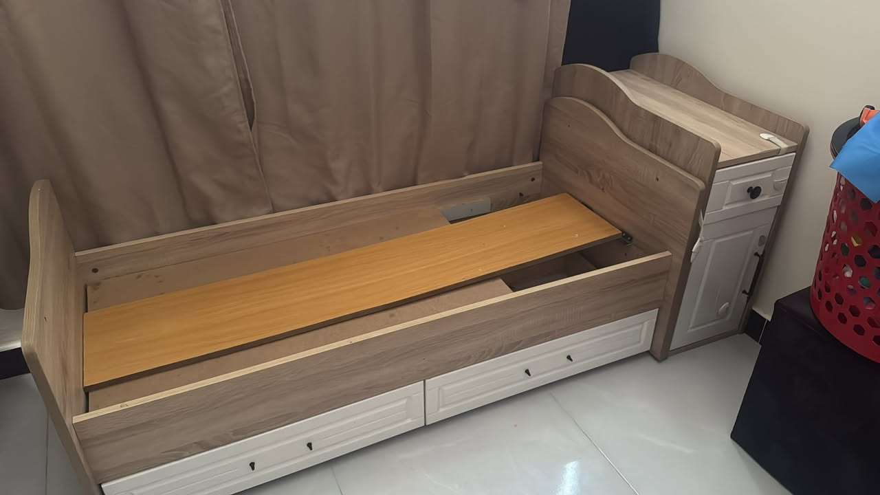 السلام عليكم 

سرير طفل يصير كاروك يصير سرير لطفل كبير 

خشب تركي اصلي مابيها اي ضرر


**إذا كنت صاحب هذا الإعلان وتريد حذفه لأي سبب، رجاءا أرسل رسالة إلى الدعم الفني**