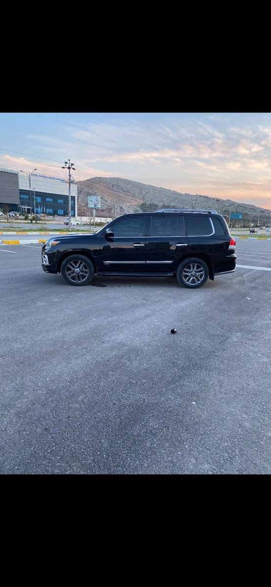 ***********
 لكزز  2014 ئيسترات خاس بيره قه مي دوبه يه 
 فول فول مواسه فاته 
سياره كه ١ پارچه ي به خي ئه و رو پايه  له سه ر شوخت
 زور كه م رويشتوه ١٣٥ كيلؤ مه تر رويشتوه 
  سياره كه زور پاكه به س ماشا الله ي دويت 
جه گو كاره بايو مه كينه و گيرو هه مو گياني به شه رت
 مه كينه ي نه كراوه ته وه ته نها ١ قه پاغي بؤ لاستيكيك 
 نرخي 280 وره قه و محامه له يه كي برا يانه 
 له دوبه وه هاتوه ٢ ده ستي كردوه هيج مه سره في تيا 
نيه 
 ٤ تايه يه ي لؤكي له ژيره 
*********** ڤايبه ر وات سالي له سه ره رانية, السليمانية
