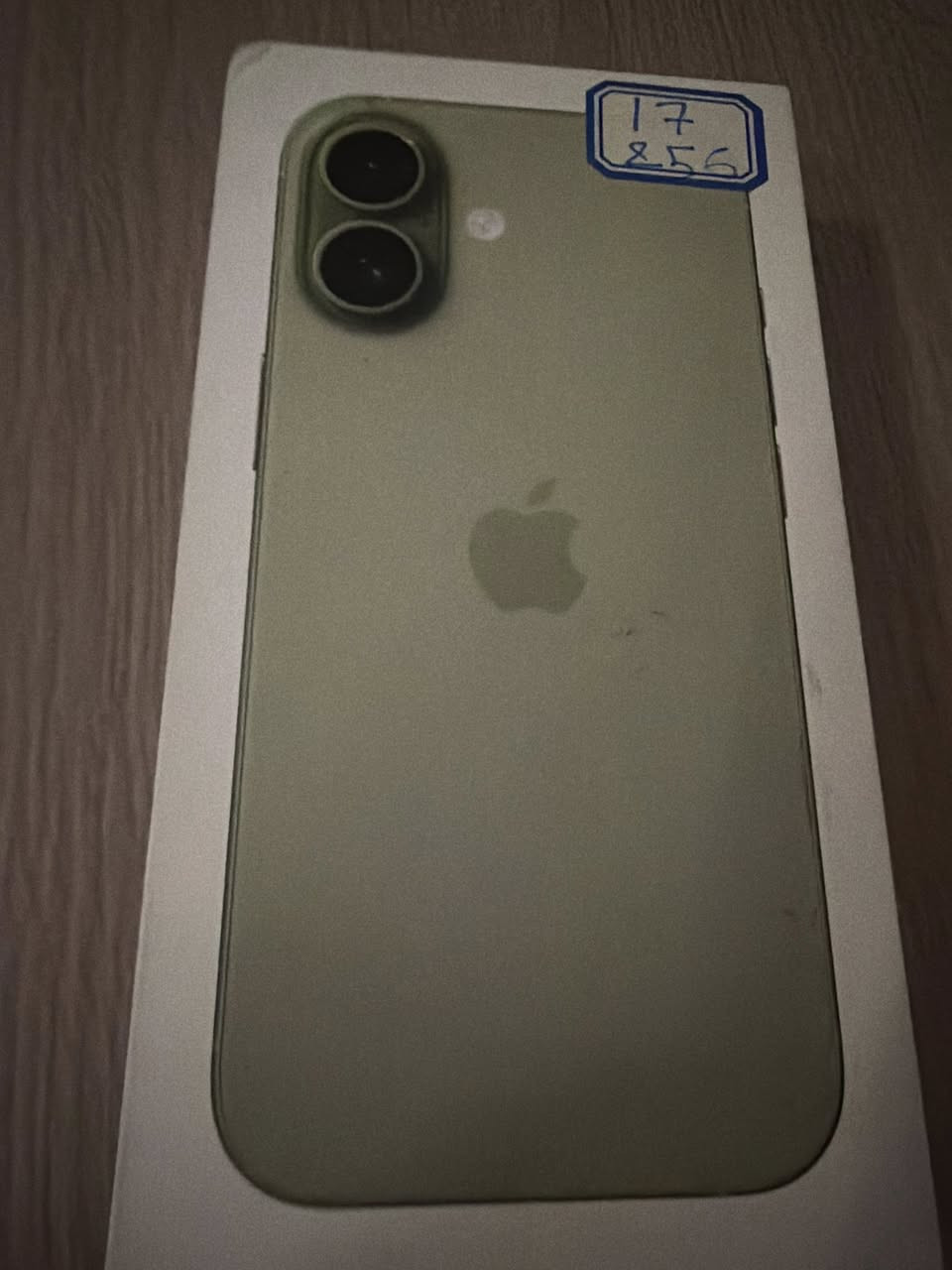 ايفون ١٧ العادي
مستعمل اخو الجديد
ذاكرة ٢٥٦
بطارية ١٠٠٪؜
دورات شحن ٢٥
مع باكيت 
واير شحن وشاحنة
وكفر ولاصقة شاشة
لمعرفة السعر خاص 
او على الوتس اب ***********
