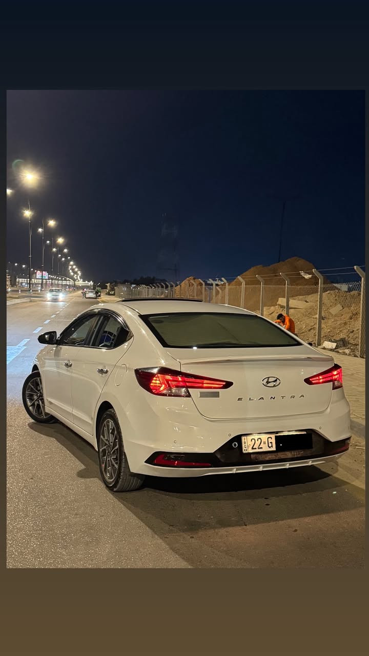 السلام عليكم ورحمة الله
النترا 2020 (خليجي) للبيع 

مواصفات 
محرك 2000
حساسات امامي خلفي 
كامره خلفيه 
شاشه اندرويد 
مري شفط 
فتحه 
بصمه 
بصمه ابواب 
خمسه ويل كب 

السياره كفاله عامه ما عدا كارتين فقط بالباب الخلفي صوب العبري والجملغ الخلفي نفس الصفحه الكارت على كد اربع اصابع 
الباقي كفاله برغي ما مفتوح بيها 
كير ومكينه مشروطات 
تبريد ثلج 
السياره توني مبدللها تخم تايرات ما صار حتى ١٠ ايام 
حداديه ١٠٠ ب ١٠٠ 
السياره رقم انكليزي باسم شركه شاهو احمد معروفه 
ممشى السياره 130 الف كيلو متر وقابل للزيادت 

عارضها ب 165 ورقه وبيها مجال قليل 
مكاني نجف حي الشرطه 
***********
