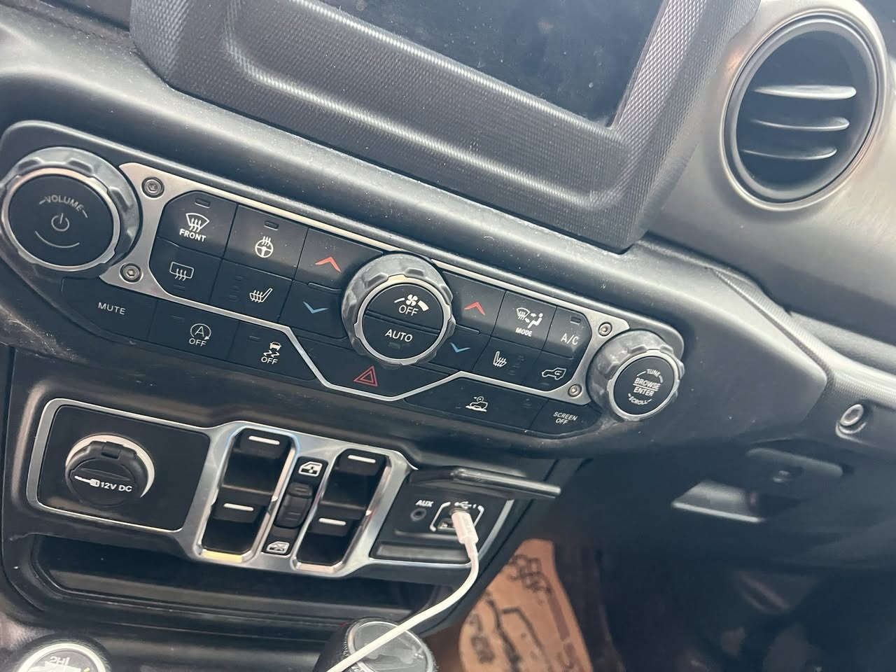 Jeep wrangler 2023 willys 3.6 v6
V6 3.6 
4x4
كشن هيتر 
سكان هيتر
17.000mil
٢ بارجه بوياغ بي ژوري
رقم كاتي دهوك
سعر ٢٧٥$ مجال
رقم ***********
