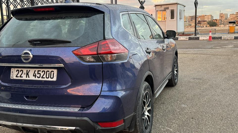 سلام عليكم 
للبيع نيسان روج  2018 مواصفات S
تحكم ستيرن جهتين، رادار جانبي 
لايت خلفي LED ، نظام ايكو وسبورت 
( Android Auto, Apple CarPlay)  شاشة تدعم 
وكاميرا خلفية 
مستوردها على أيدي ضربتها فقط دعامية امامية
وتقريرها كلين
ماشية 83 الف ميل فقط 
رقم اربيل باسمي وهزة جديدة ومكانها بغداد الكرخ 
بيها نقص رادار امامي جيب وشد وحساس تاير واحد 
وبيها صبغ قليل ربع الباب عكس السايق والورا 
هنا صار . والباقي بلادد
..
السعر 145 وبيها مجال
بيها سونار المندلاوي 
وتقرير الحادث هم
 الي مهتمً ادزهن الة
للتواصل وتساب
***********
