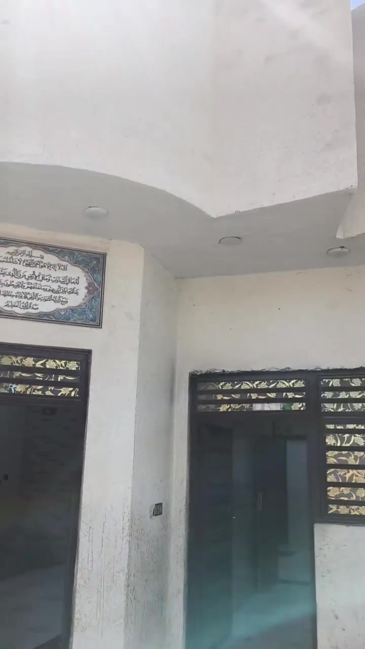 سلام عليكم هذا البيت معروض للبيع الموقع البستان شارع ماي الاارو قرب شارع اريدو/البيت بناه حديث 2023/ 200متر البيت كلش حلو احله منل تصوير الاستفسار فقط اتصل على الرقم ***********
