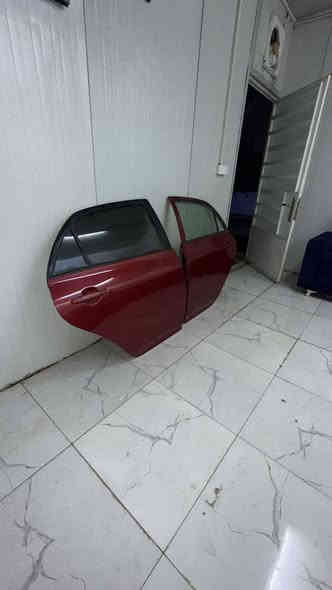 السلام عليكم ابواب امريكي لوك تفصيخ حاويه لا بارد ولا صبغ الابواب كامله مقفلات 
***********
