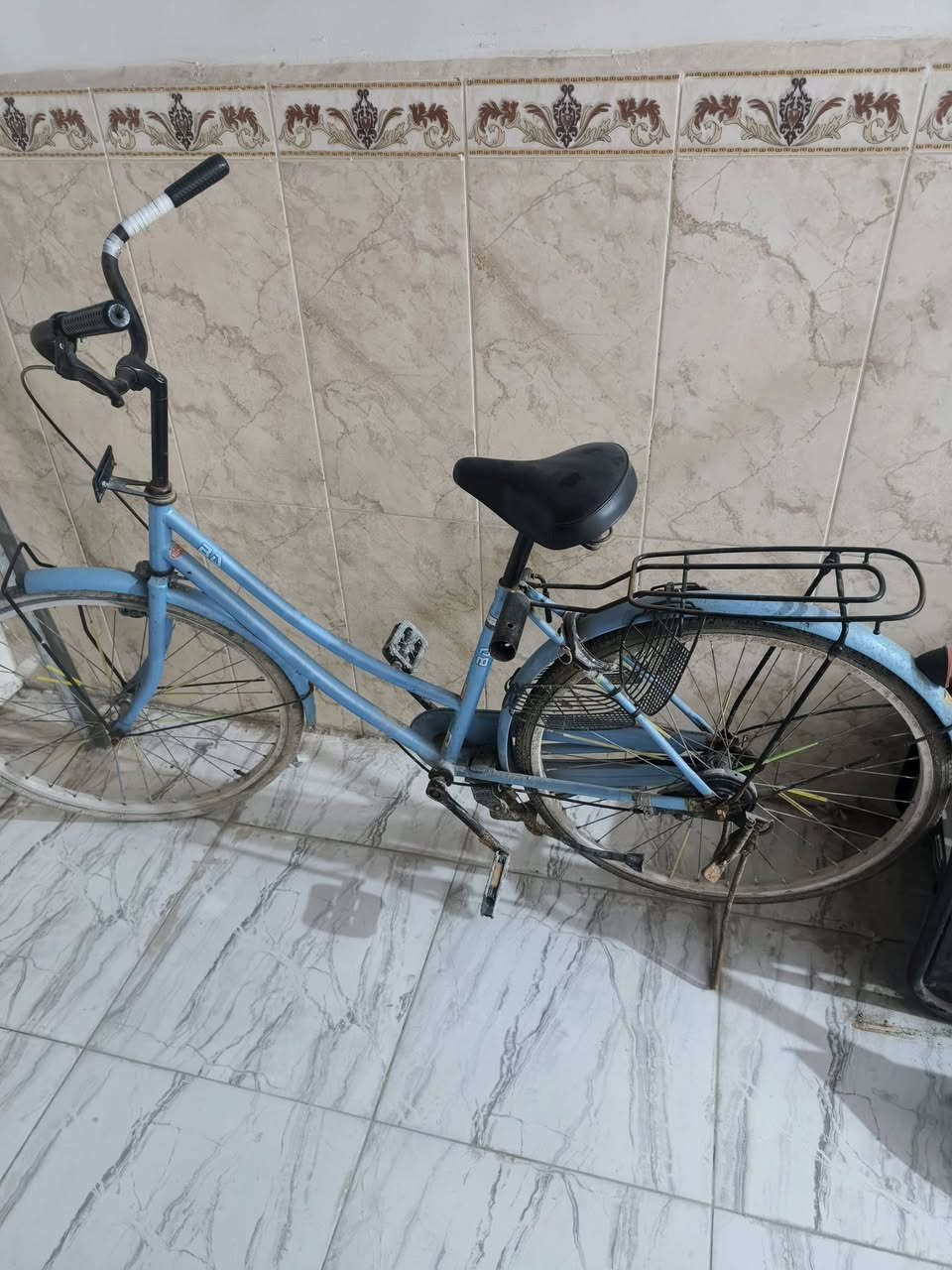 بايسكل للبيع حجم 26 موديل 23 مختم بايسكل نضيف بس متروك نطيني سعرك واخذه رقم ***********
