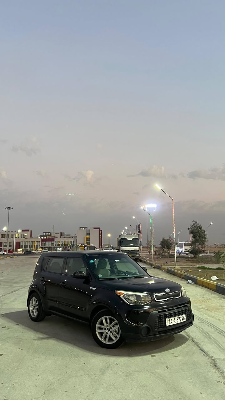 السلام عليكم.
 كيا صول 2016 
رقم بصره نكليزي  
سنويه ورقام جدد 
وارد امريكي 
بس بنيد بدون 
دواخل بدون
 ايرباك. شاشه كامره
 حساس تحكم ستيرن 
 محرك 1600. 
 الشراي يخابر ع رقم

مكاني البصره
***********
