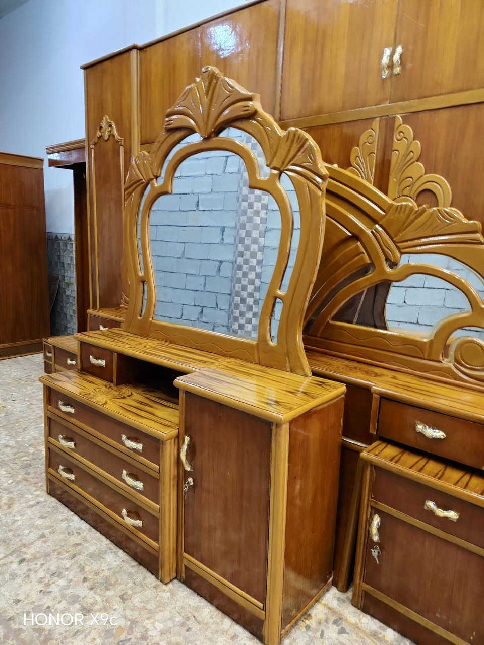السلام عليكم غرفه كامله ام 6️⃣ بيبان شغل درجه اولى تسكام غرفه كامله وجاهزه اي نقص ما بيها ام الست بيبان طابقين جاهزه وكامله نظافتها 80% الوجه صاج والداخل صاج الغرفه سيت واحد وجاهزه اي نقص ما بيها السعر 650 شامل الشد والتوصيل مجاني داخل النجف والشراي يتصل ***********
