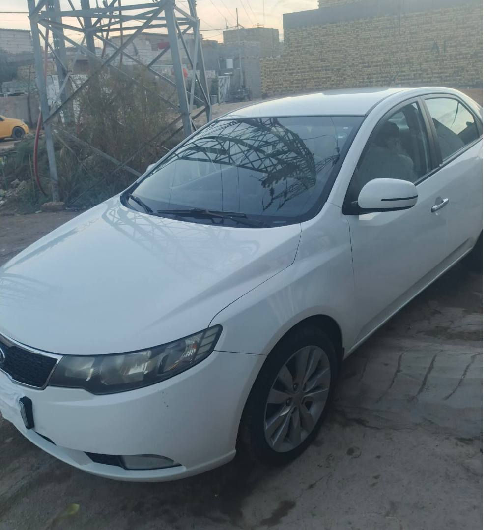 السلام عليكم سيراتو موديل 2013 السياره كفاله عامه من الصبغ والضربه عدا بارد 4 اصابع في الباب الخلفي ومامبين سنويه وارقام وهزه جديد تحويل او وكاله باليعجبك كير+مكينه+حداديه+دواخل كله وضع الشركه مواصفات 
تحكم ستيرن+شفتات 
4 دسك 
يدات نيكل داخل وخارج 
كزوز حفر 
سويج عدد 2
مكان نجف ناحية العباسيه استفسار علا الرقم *********** بي واتساب 
إخوان الله شاهد مكلف بالنشر
