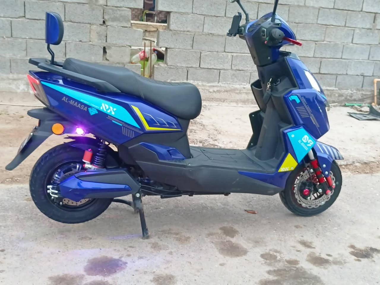 السلام عليكم اخوان عندي ماطور للبيع نضيف جداً مابي لا شخط لا ضربه بعده جديد موديل2025ما صار اهواي من اخذته دايرات جدد تحكمات كله شغاله بريكات شغاله بس البريك الكدام لاغي لئن يكلب والبطاريات عل فحص اذا مو جديد مرجوع السعر 650وبي شويه مجال للطيبين مكاني الكرمه
***********
