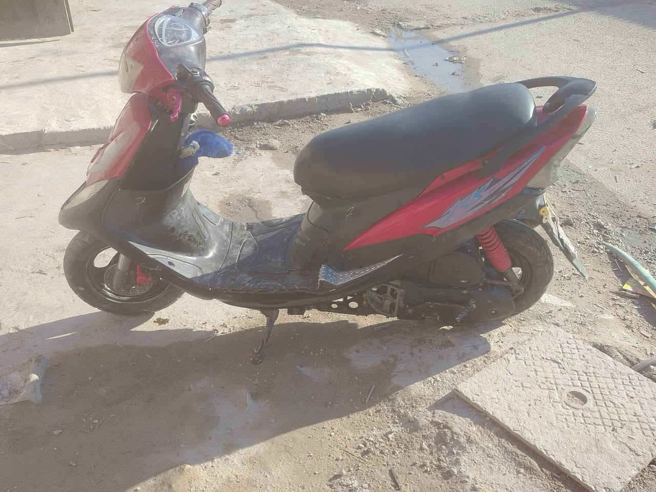 دراجة عدلة شغلة هندر نقصهة شخاطة مل سلف سويهة وتكم تشتغل سلف بيهة وراق صولي وبيهة منفيس سعر ٤٠٠ وبيهة عنوان بغداد الشعله رقم ***********
