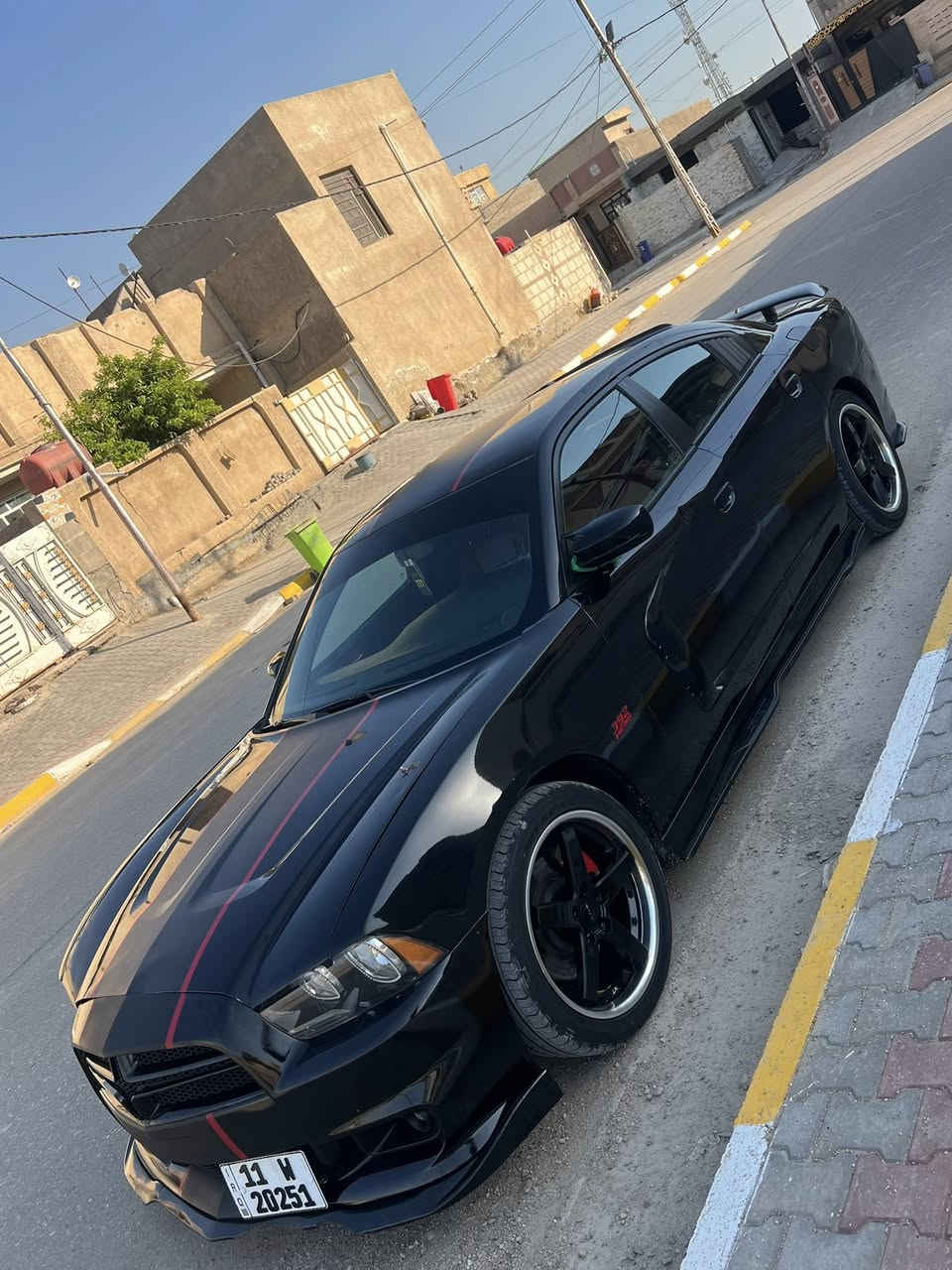 السلام عليكم
جارجر 2013 هيمي 
محرك 5700 فول مواصفات عدا الفتحه 
رقم بغداد دولي باسمي مجدده 2031 سياره تخم تاير جديد هوه وويالته صدر جديد تبريد تدفئه سياره مابيه نقص شعره وبلعافيه ع ياخذها  صبغ حزام جماليه بدون معجون بدون دكه جاكوج 
مكان سياره واسط صويره 
سعر سياره 133$وبيها مجال حق جيه
للستفسار ***********
