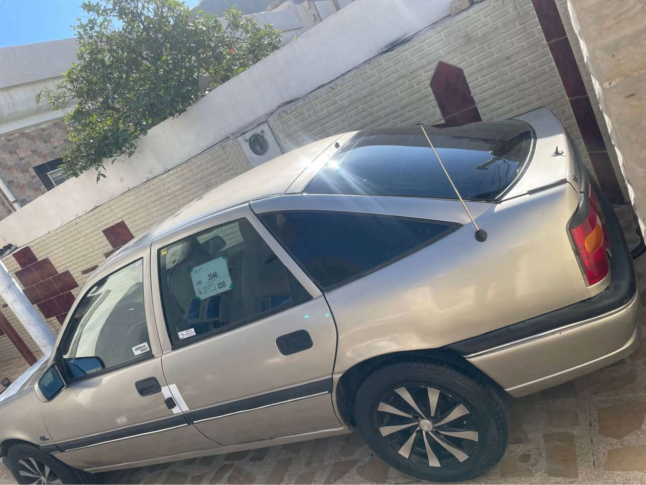 وبل فكتره موديل 1992 محرك 18 كيره عادي سياره بسمي  كابون بانزين بي شرت وكالا تحويل صبوخ عام جمالي بدون دواخل مكان سياره موسل برتلا سعر 38 مجال *********** زين*********** دهوك, العراق
