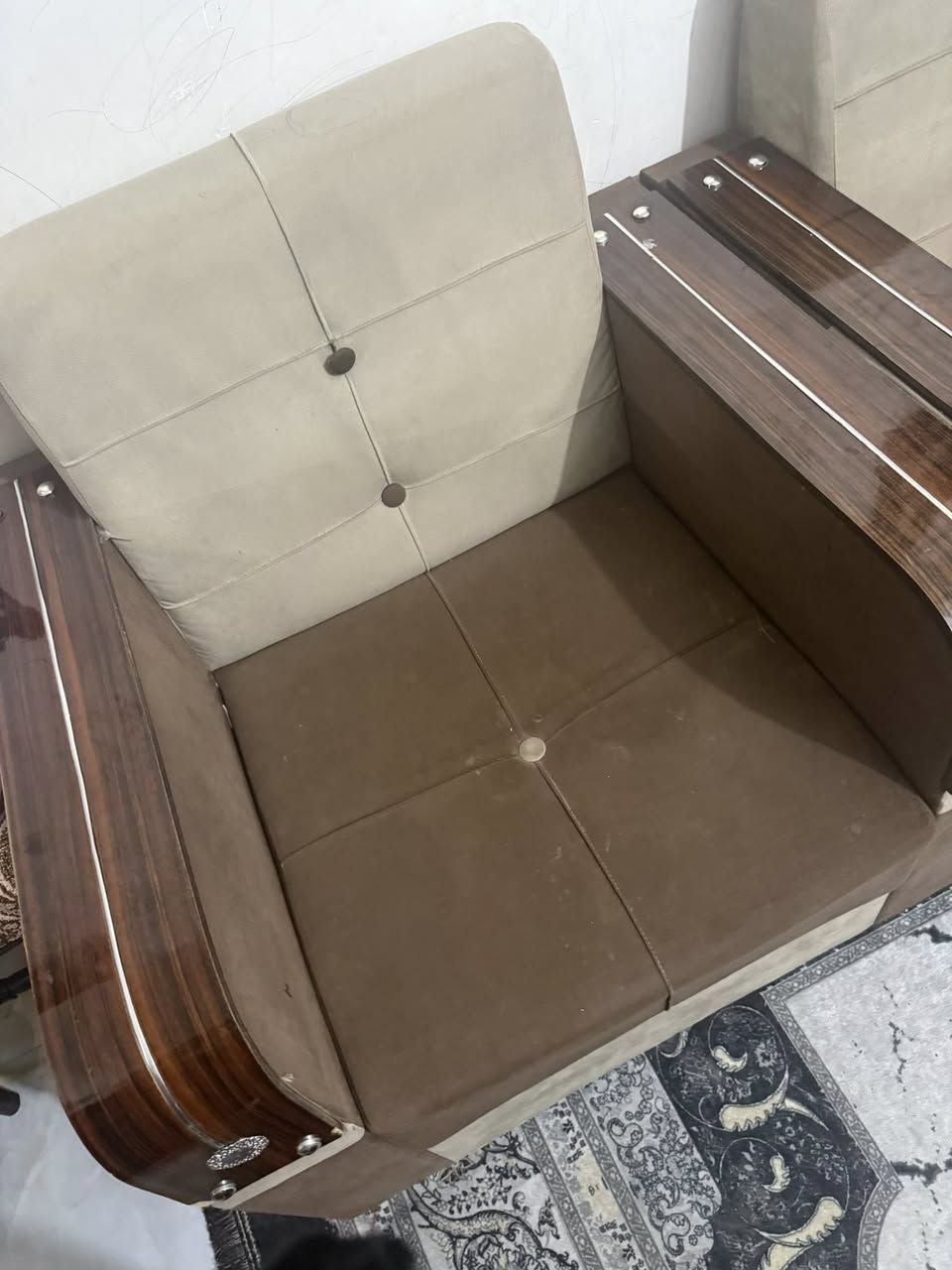 سلام عليكم غراض للبيع تخم نيلي ٩ مقاعد والجوزي وحده وسط وثنين كراسي اسعارهم خاص


**إذا كنت صاحب هذا الإعلان وتريد حذفه لأي سبب، رجاءا أرسل رسالة إلى الدعم الفني**