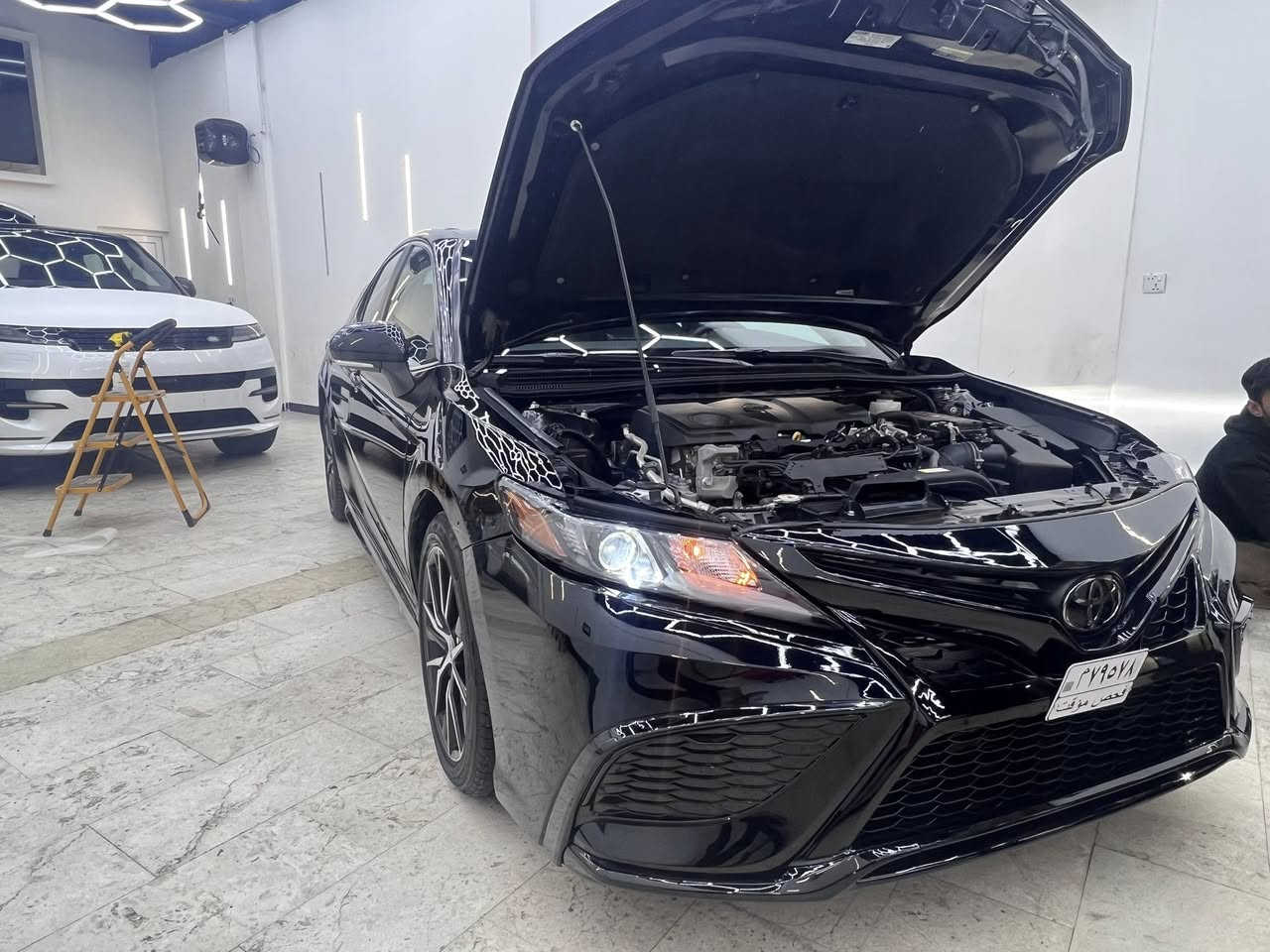 السلام عليكم 
كامري se
23 model
مواصفات معروفه
بدون صبغ بارد بيه بس
سعره ١٥٩ ورقه اخو البلاش
بدون لوحات تترقم جميع المحافظات 
للاستفسار 
***********
