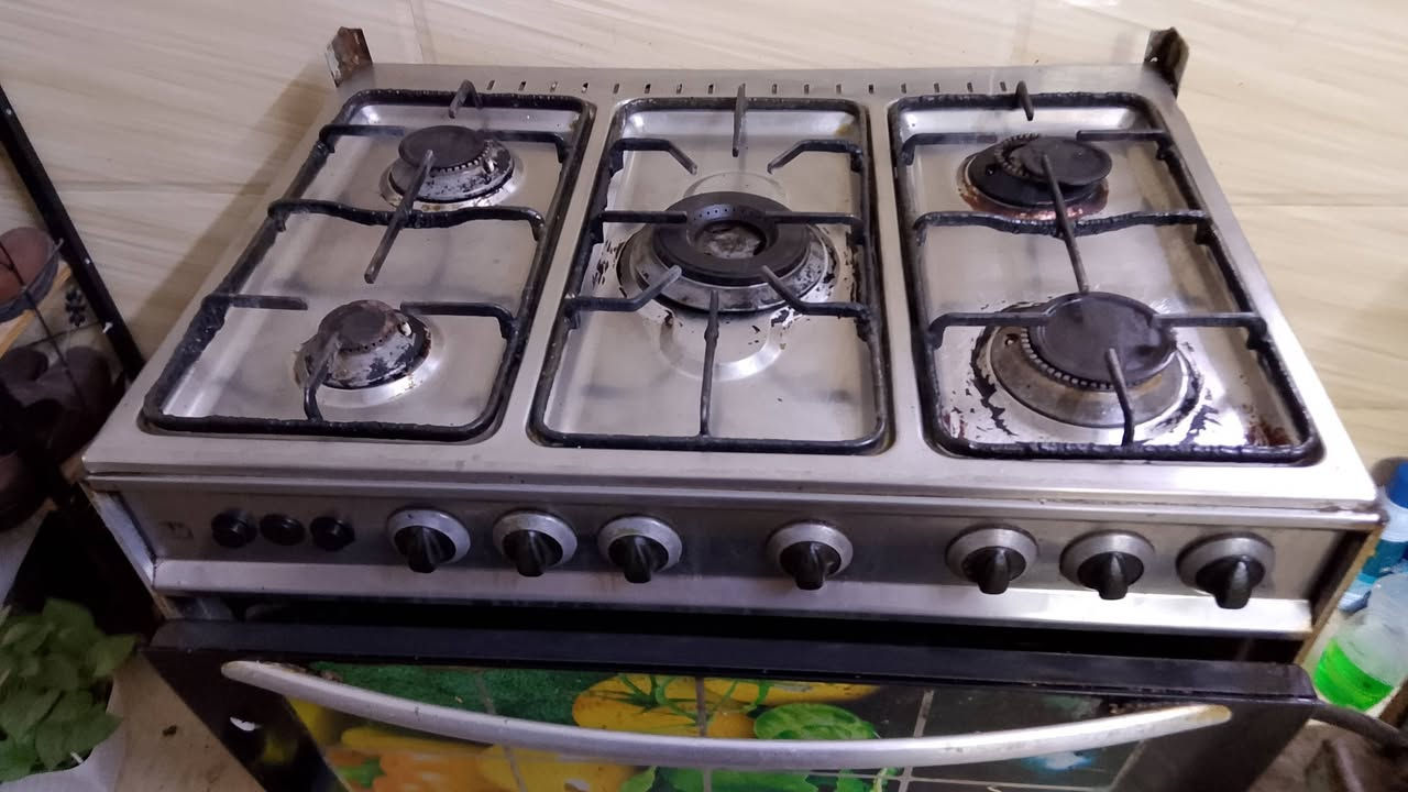 طباخ ايديال مصري باحاله جديده نار زركه مابيه خياس أبد خمس مشاعل للبيع ( ١٨٠ ) بيه مجال ***********
