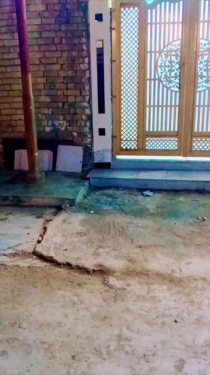 السلام عليكم عندي بيت للبيع 150 متر   اربع غرف نوم استقبال وصالتين حمامات اثنين بناء2025 بغداد الامين الثانيه شارع المكاتب يم روضه اليقين قريب على قناة  ***********
