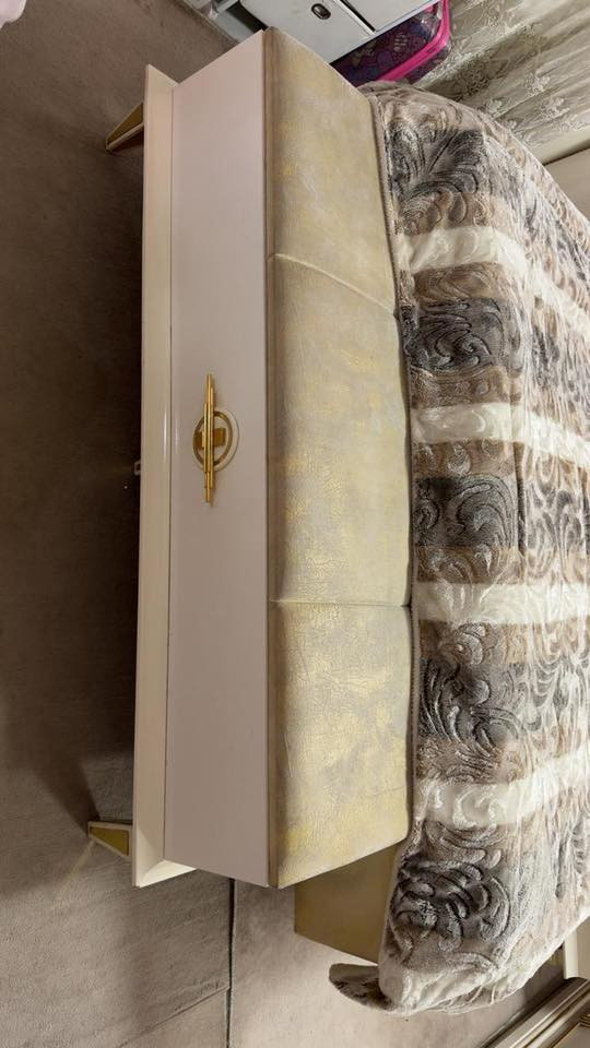 غرفة نوم تركية ٩ قطع موديل حديث مستعملة نظافة ٩٥٪؜ مكان بغداد سعر مليون و٣٠٠ الف تواصل واتساب ***********
