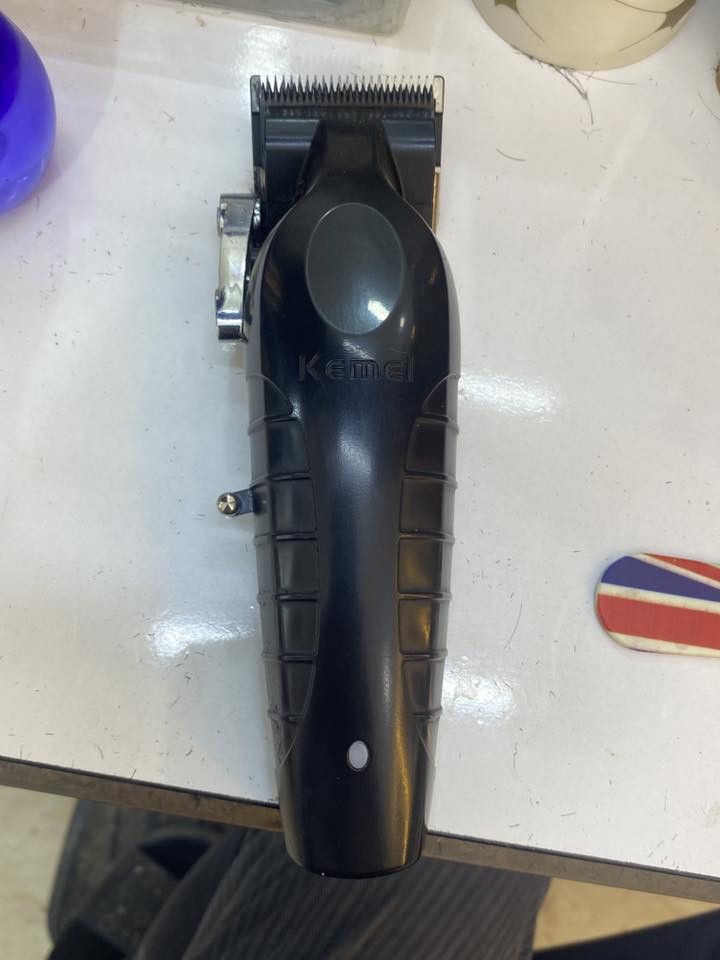 مكينه كيمي اصليه ماستخدمه بس يومين مع غراضه كامله مكان ديوانيه
***********
