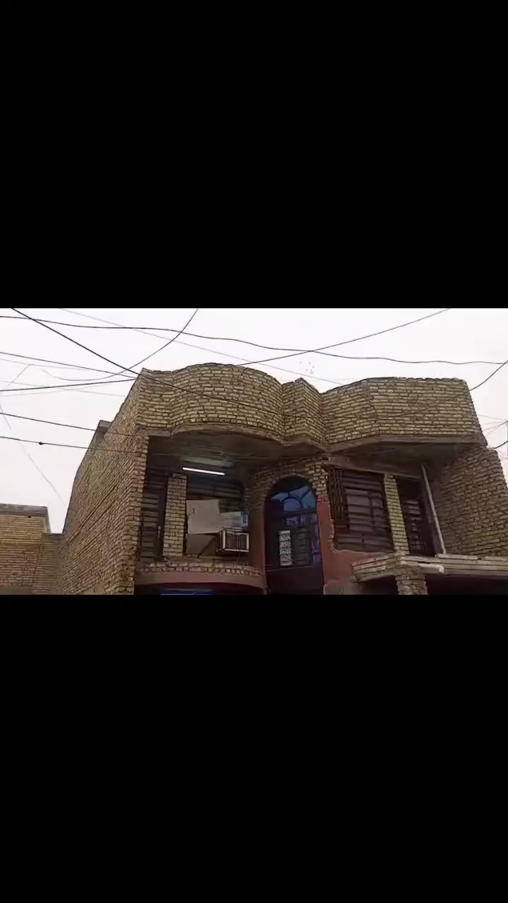 بيت للبيع بيت مساحة ١٠٠ متر كما موضح لكم في الفديوا يرهم مراوس بيت ١٠٠ قاط وحد مع الاتفاق بين الطرفين الدوانم الشارع العام مراجعة شركة الجبل للمقاولات العامة بيع وشراء القطع الاراضي والبيوت في بغداد  للاستفسار ***********
