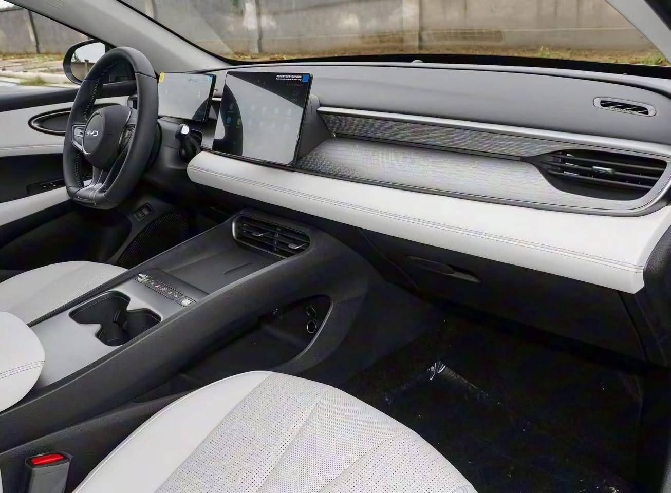 🔥 BYD Seal 05 موديل 2026 🔥
سيارات اني مستوردهن وابيعهن بسعر مناسب 
هايبرد ذكي | سيارة أونلاين | توفير عالي

⚡ تمشي 128 كم كهرباء صافي
⛽ أكثر من 2200 كم بالتفويلة
🔌 شحن AC / DC + شاحن وكالة 32A (شحن خلال 40 دقيقة)

⚙️ محرك 1.5 بنزين + محرك كهربائي
🔄 كير أوتوماتيك e-CVT
⬅️ دفع أمامي – قيادة ناعمة واقتصادية

📱 تحكم كامل من الموبايل: تشغيل، قفل، متابعة الشحن، تحديد الموقع

🖥️ شاشة كبيرة + عدادات رقمية
❄️ مكيف أوتوماتيك
🛡️ أنظمة أمان (ABS – ESP – وسائد هوائية)

✨ تصميم رياضي + إنارة LED + جنوط

📍 الموقع: بغداد شارع فلسطين
رقم الهاتف :حجي سعد 
***********
💰السعر مناسب
