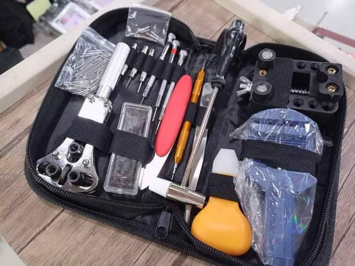 ادوات متكامل من عدة تصليح ساعات 19 قطعة كما موضحة في صور جودة جيد جدا 
سعر: 15 الف


**إذا كنت صاحب هذا الإعلان وتريد حذفه لأي سبب، رجاءا أرسل رسالة إلى الدعم الفني**