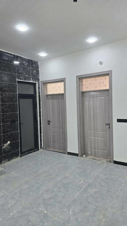 🏡 2 بيوت للبيع_بناء حديث
الديوانية / مجمع توحيد العفلوكي طريق السنيه السياحي وره سكة القطار شارع المركز ب البداية بعد 50 متر عن الشارع . 
🔸طابو زراعي سند 25  . 
المساحة 135م² – طابق واحد
🔹 2 غرفه نوم + استقبال + صالة
🔹 3 صحيات
🔹 مطبخ
🔻 ملاحظة : لا نعمل بالاقساط 
📞 للاستفسار: ***********

