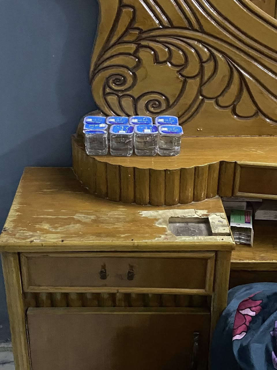 السلام عليكم غرفه صاج  مستعمله  كلش نضيفه للبيع بس  بيهة ضرر موضح بل صوره بل ميز مال جربايه  مكاني بغداد الدوره هوررجب  السعر 400الف ملاحضه (الغرفه بدون دوشك جربايه )للتواصل  رقمي ***********
