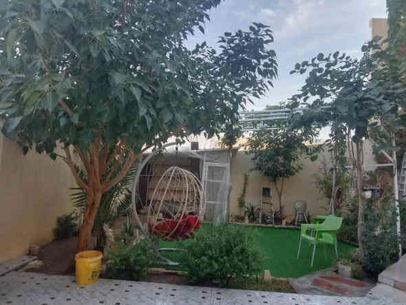 🏠مكتب بهزاد للعقار 
دار للبيع في خانقين - خلف الملعب 

نوع عقار : طابو صرف 
المساحة :300 م 

—————————-
تفاصيل دار 

بيت طابقين 

——————————-
طابق الاول 
غرفة نوم 🛌 
هول
استقبال
مطبخ 
صحيات 

—————————
طابق ثاني 
غرفتين نوم 🛌 
صالة
مطبخ
صحيات 
————————-
البيت فول كاشي و سقف ثانوي 
السعر 155

للاستفسار : ***********
