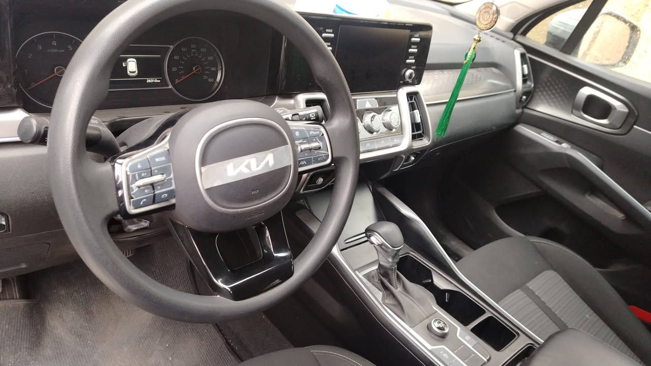 كيا سورنتو موديل 2022 وارد أمريكي حادثها بنيد مصبوغ فقط سيارة جديدة ماشيه 26 كيلو متر جاهز من كل شي السعر 22 الف دولار بسمي بغداد تحويل مباشر رقم الجوال ***********
