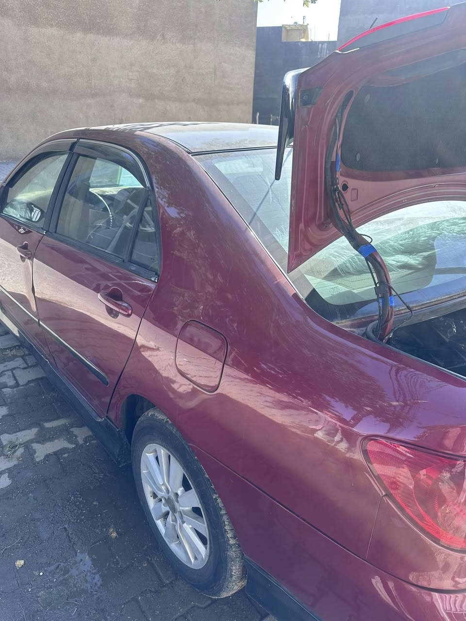 السلام عليكم 
كورلا نحله 2006 للبيع سياره نضيفه وكامله نصبوغه عام لجماليه  وارد امريكي حادثها باب السايق والچاملغ الاممي الايمن  ماشيه 140 الف حقيقي عارضها (83) مبيها مجال بسيط 
رقم صاحب السياره 
***********
