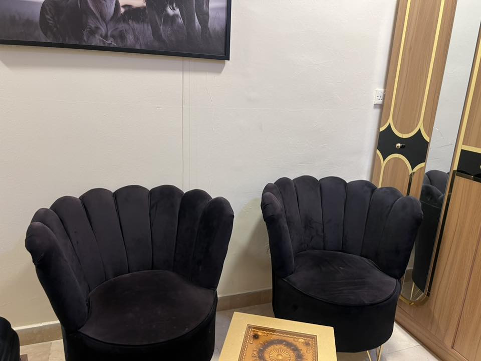 السلام عليكم جميع المعروض استعمال شخصي اخو الجديد
غرفة نوم سعر(550)
ثلاجة سعر (110)
سبالت عدد 2سعر(800)
قنفات ديوان سعر (225)
تلفزيون سعر (110)
ميز مكتبي سعر (110)
كاونتر سعر(275)
جميع الاسعار قابلة للتفاوض شي بسيط 
للاستفسار 
***********
واتساب
