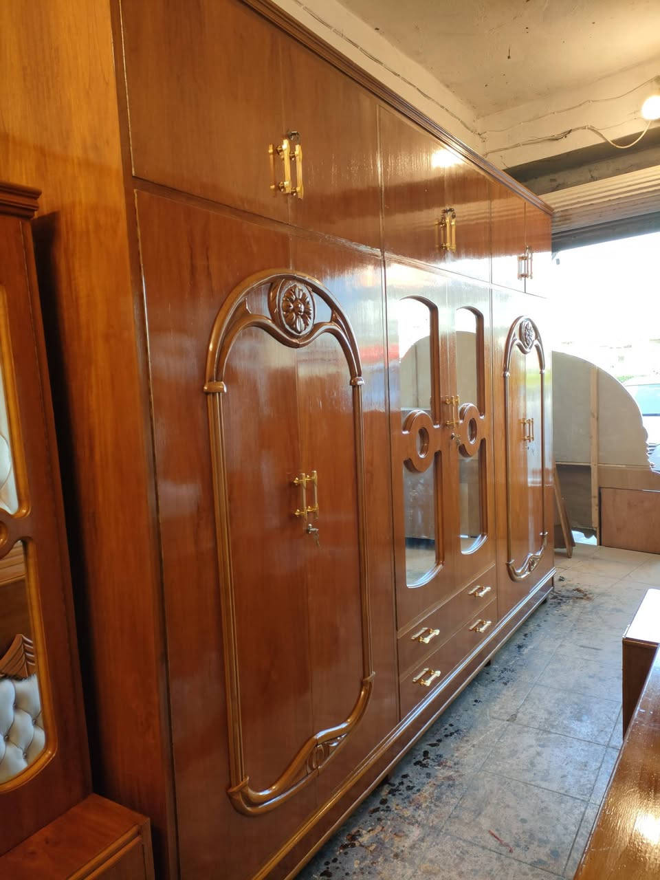 #متابعينا_الكرام 
#غرفه_نوم_ستة_ابواب_ملحق_شغل عراقي ثقيل جداً درجه اولى شرط نقش والتوج سوري ثقيل غرفه شرط شغل ثقيل ما مل سوك ضهر حل وشد براغي نظافه الغرفه 100% 👌🏻  مستعدون لشراء غرف النوم والقناصير المستخدمة
للاستفسار مراسله الصفحه او الاتصال على  الارقام التالية 
***********📲 واتساب 
***********📲 

📍 العنوان موصل الجانب الايمن دوره الزنجيلي📍
💙تابعو صفحتنه ليصلكم كل ماهو جديد وحصري💙
