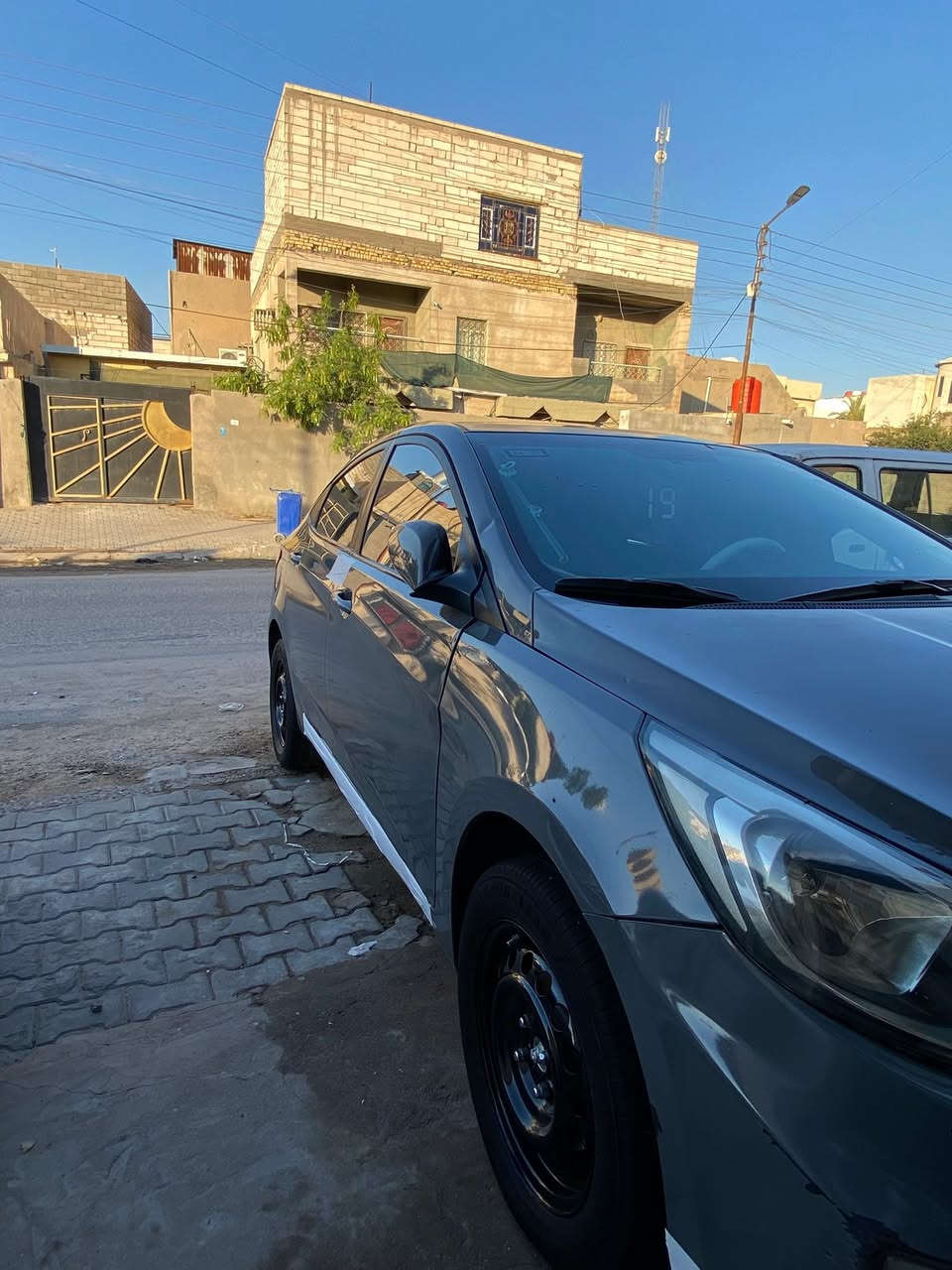 سلام عليكم اكسنت وارد كوري2019 1.6 كير AT كير ومكينه حلوات تبريد خير من الله حداده نص عمر لون سمنتي بلادي بيهه جاملغ امامي مبدل وضربه بلدوسه صفحه اليمنه وبيهه بارد قليل وبيهه قطع صبغ الكوري ماينكفل من الصبغ بصمه مري شفط شاشه منضومه زنون عبوه جديده بلكات جدد ماناقصهه شي السياره صوت درايم شفت توه بده رقم بصره السعر90وبيهه مجال حك الجيه وذا اكو مراويس حسب القناعه  ***********
