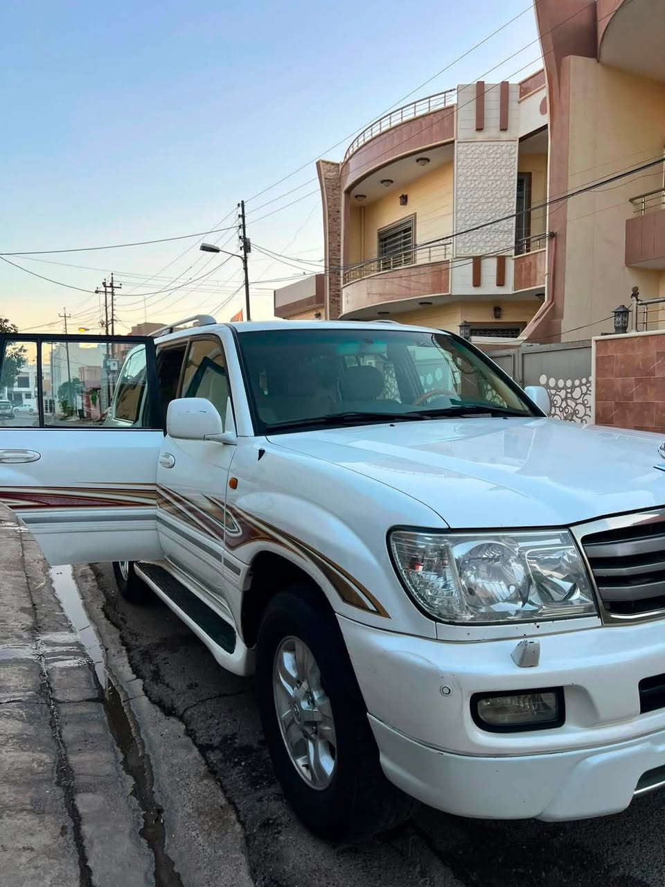 السلام عليكم
مونيكا gxr2006 فوول فتحه سقف 

كير اوتوماتيك+لو كير 

فور ويل

بانزين

اللون ابيض صدفي

شاشة اندرويد كبيره

كاميرا اماميه وخلفيه

منظومة زينون ابيض

دبل تانكي بانزين

كشنات قماش

دوشمه جديده

فتحة سقف

7راكب

رقم اربيل شرط تحويل وغرامه 

سياره بدون صبغ بدون اي شي 

المكان كركوك  سعر 180

للأستفسار اكثر ***********
